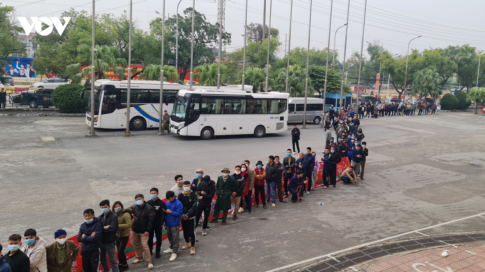 Hàng nghìn người xếp hàng mua vé trận giao hữu ĐT Việt Nam - U22 Việt Nam tại Phú Thọ
