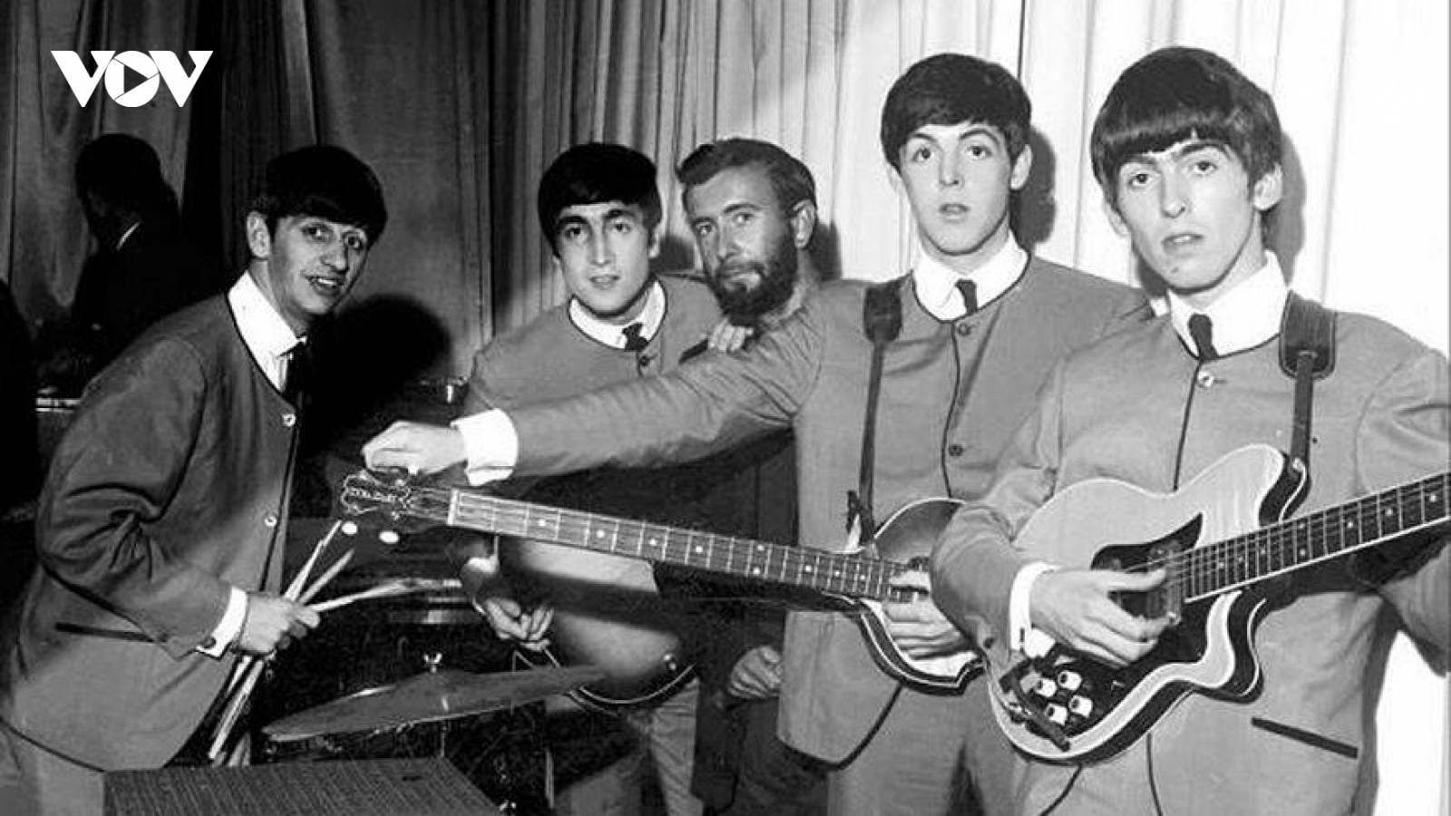 Huyền thoại về cái tên “ngớ ngẩn” của The Beatles