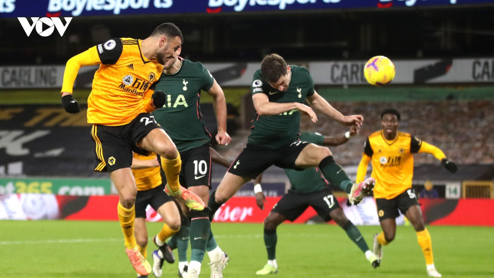 "Đánh rơi" 3 điểm trước Wolves, Tottenham 4 trận liền không thắng