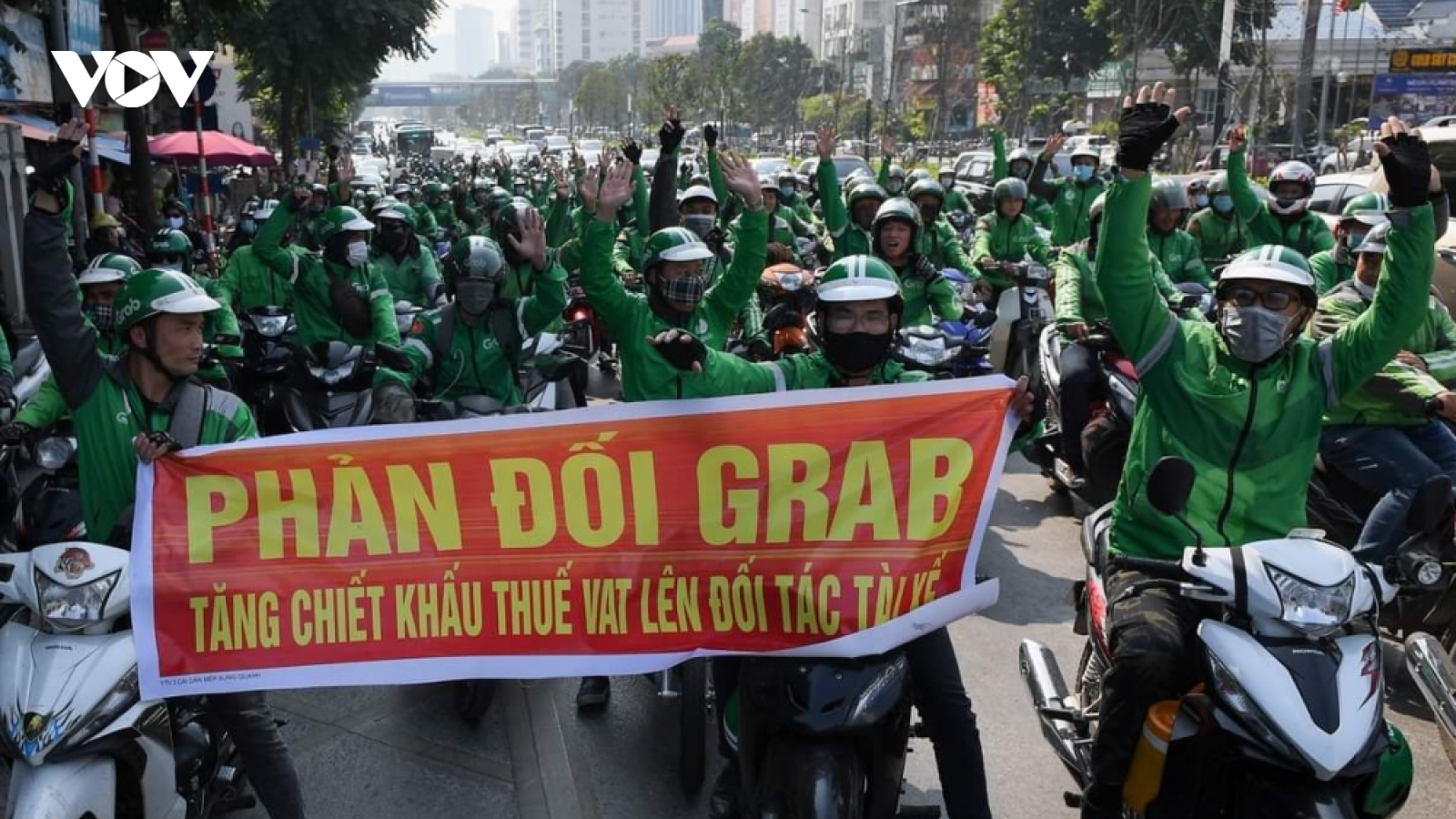 Grab “tố” Tổng cục Thuế áp dụng Nghị định 126 là không hợp pháp: Ai sai, ai đúng?