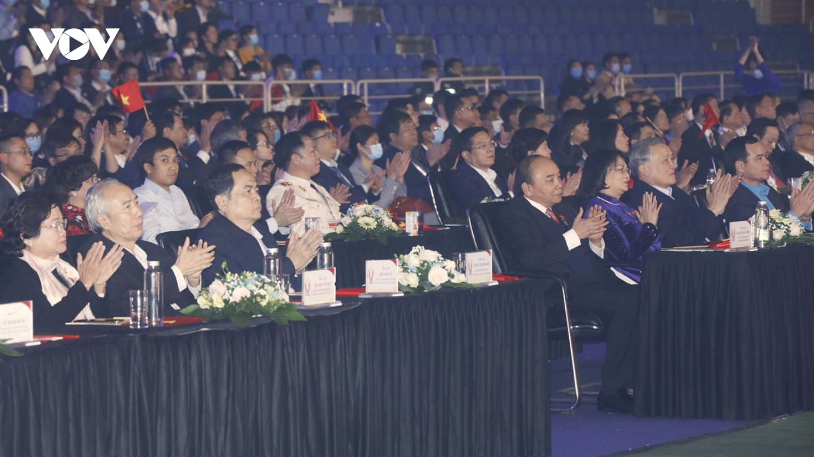 Thủ tướng dự chương trình nghệ thuật "Thi đua là yêu nước"