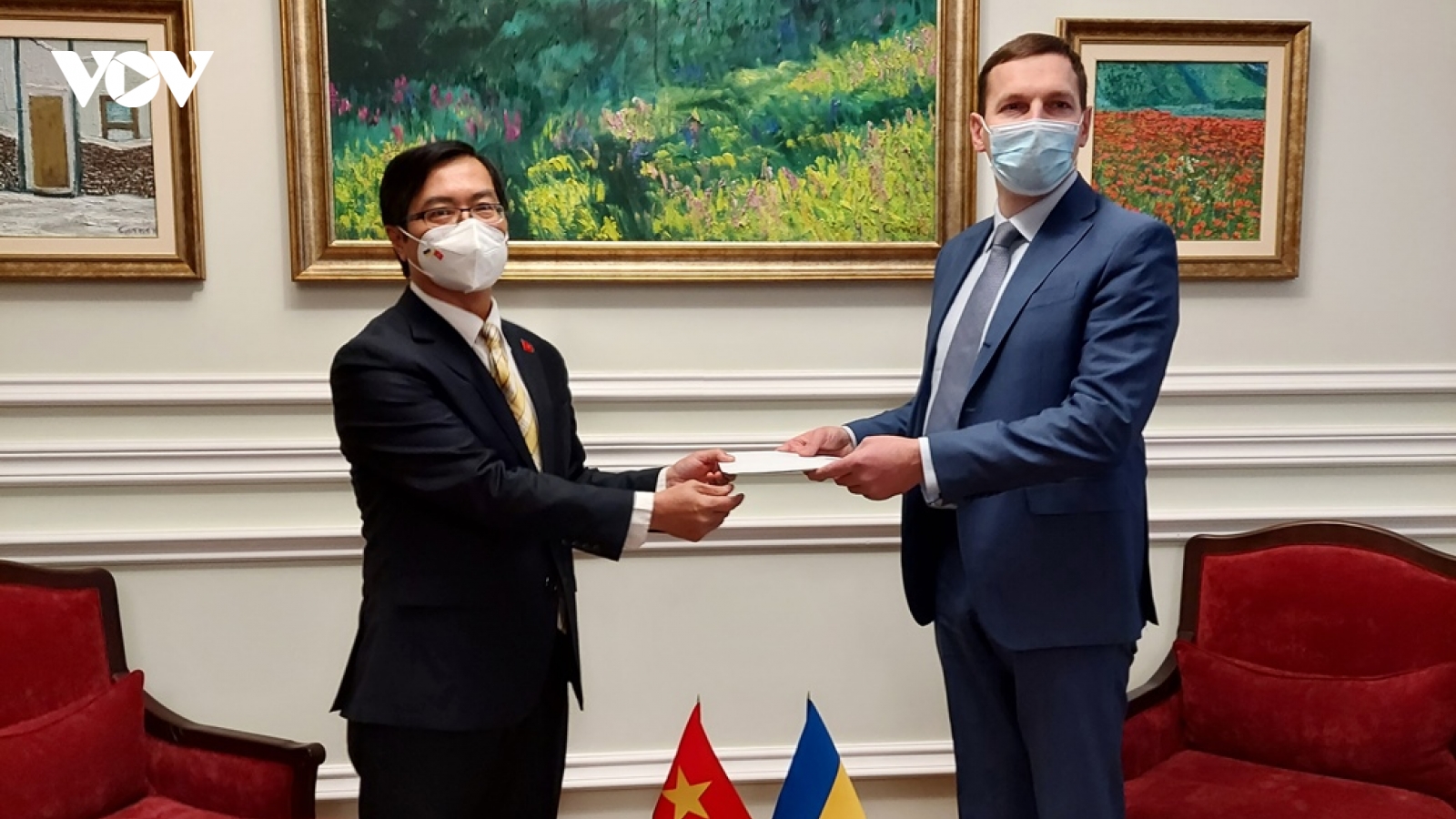 Đại sứ Việt Nam trình bản sao Uỷ nhiệm thư tới Bộ Ngoại giao Ukraine