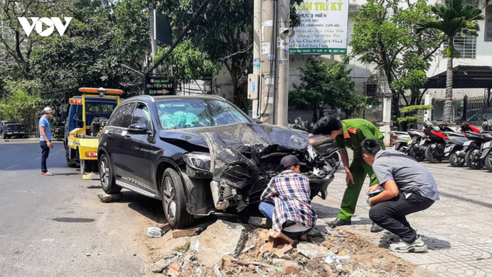 Hôm nay xét xử tài xế xe Mercedes tông hai người thương vong