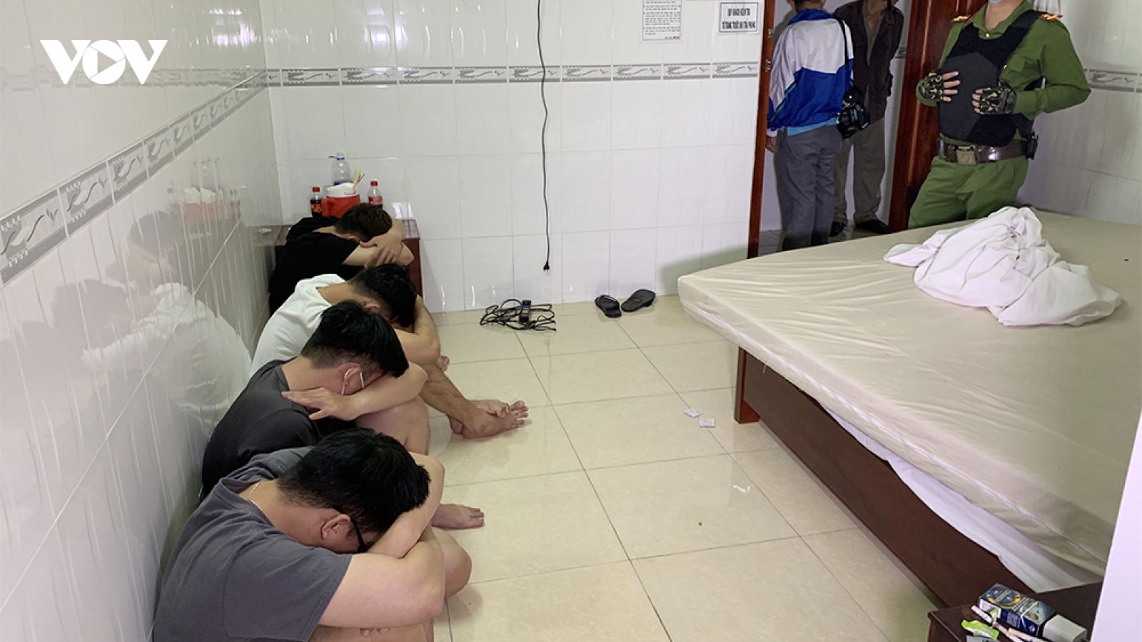 Phát hiện 15 đối tượng "bay, lắc" trong khách sạn