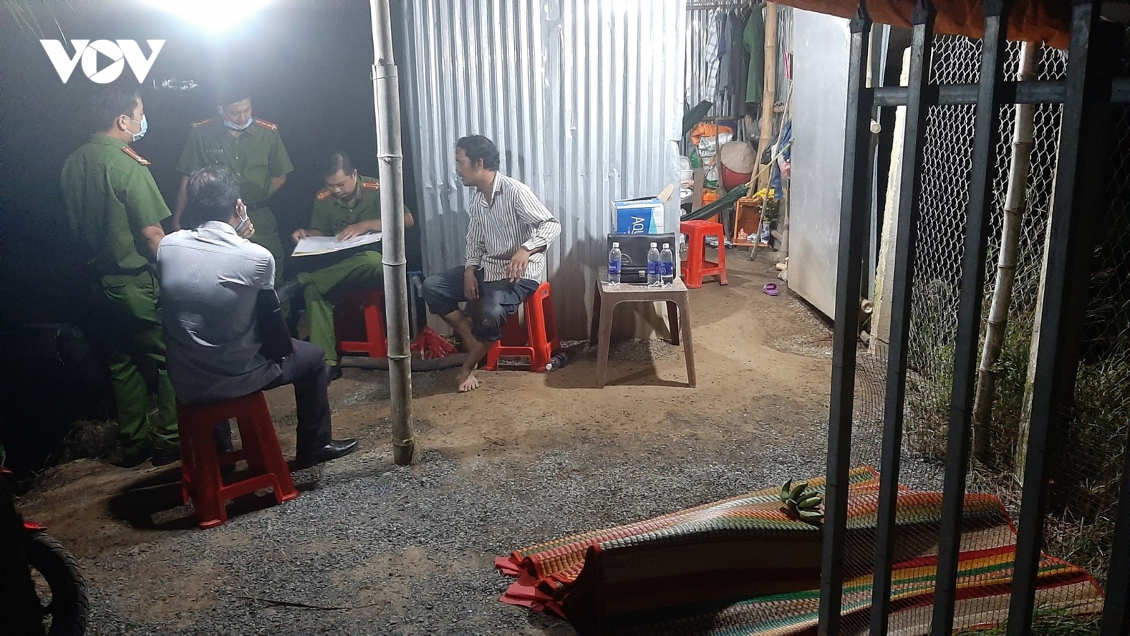 Khởi tố nghi can đâm chết người tình rồi uống thuốc sâu tự tử