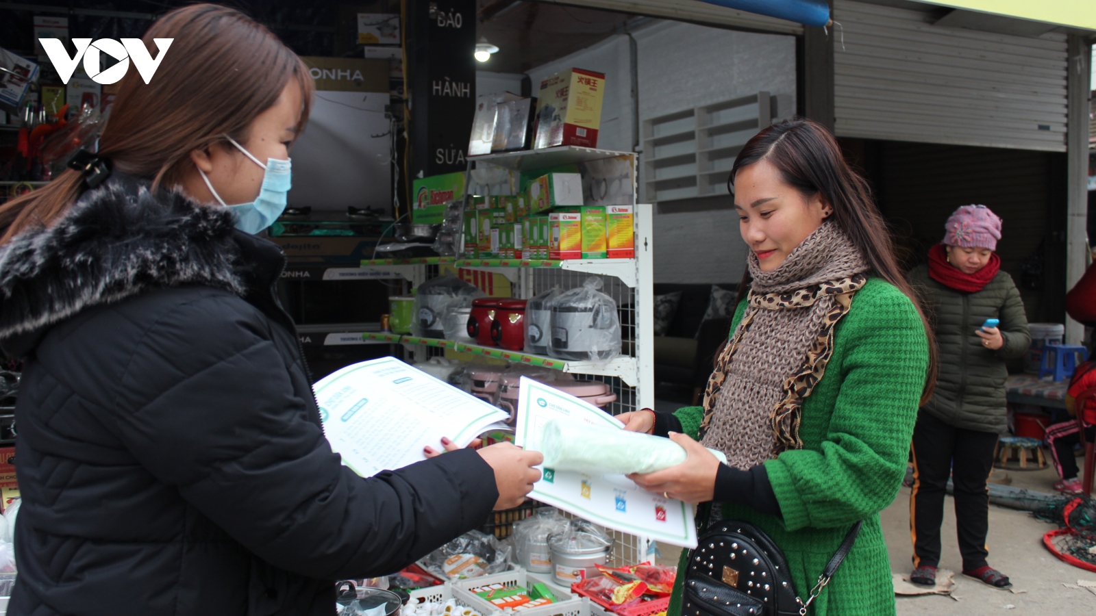 Thanh niên Sơn La  hưởng ứng mô hình chợ dân sinh giảm thiểu rác thải nhựa