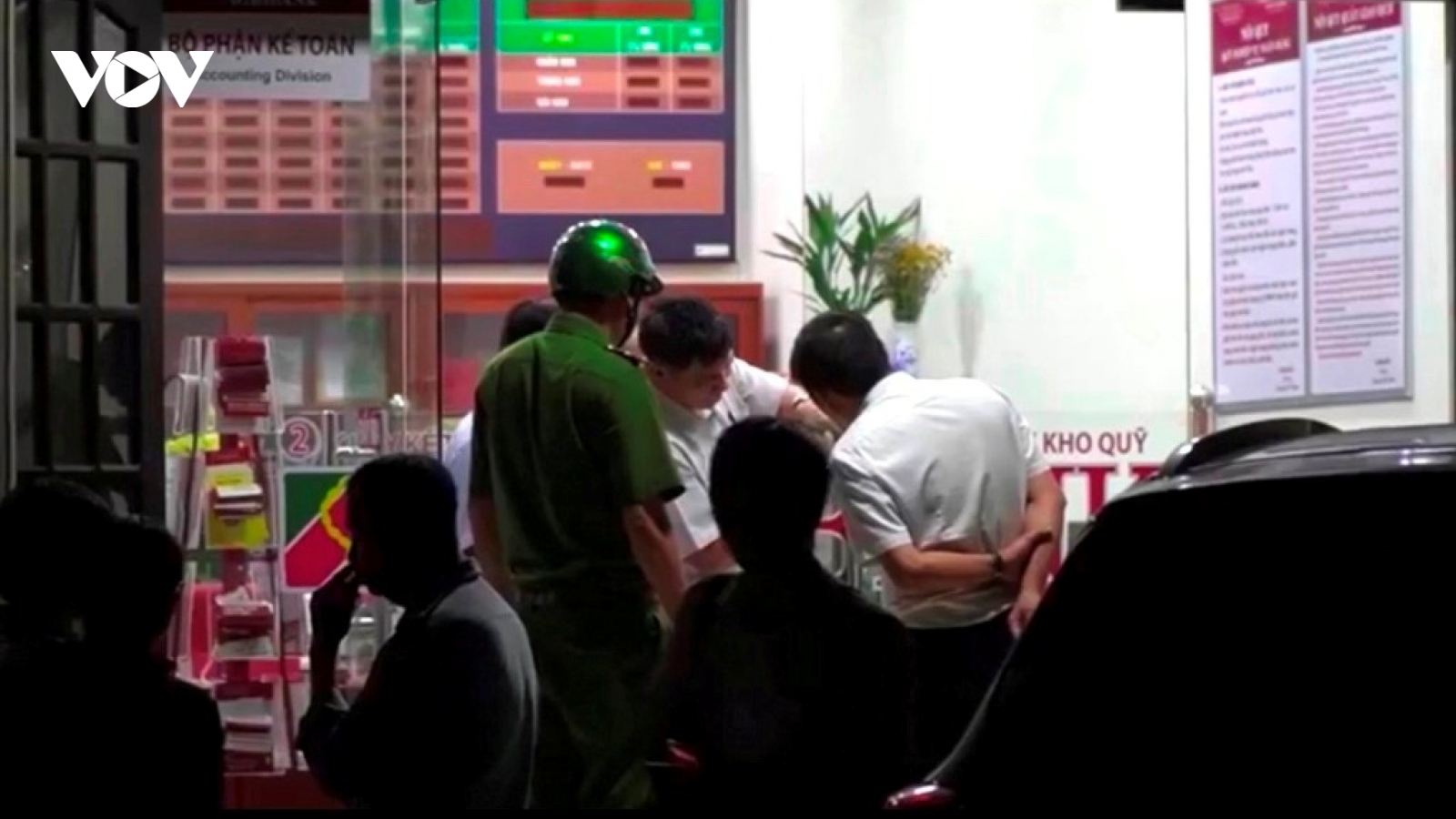 Lời khai của đối tượng dùng lựu đạn giả cướp ngân hàng 