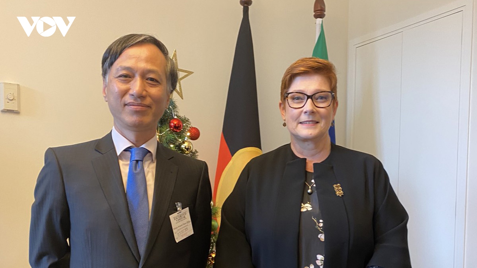 Bộ trưởng Ngoại giao Australia tiếp Đại sứ Nguyễn Tất Thành