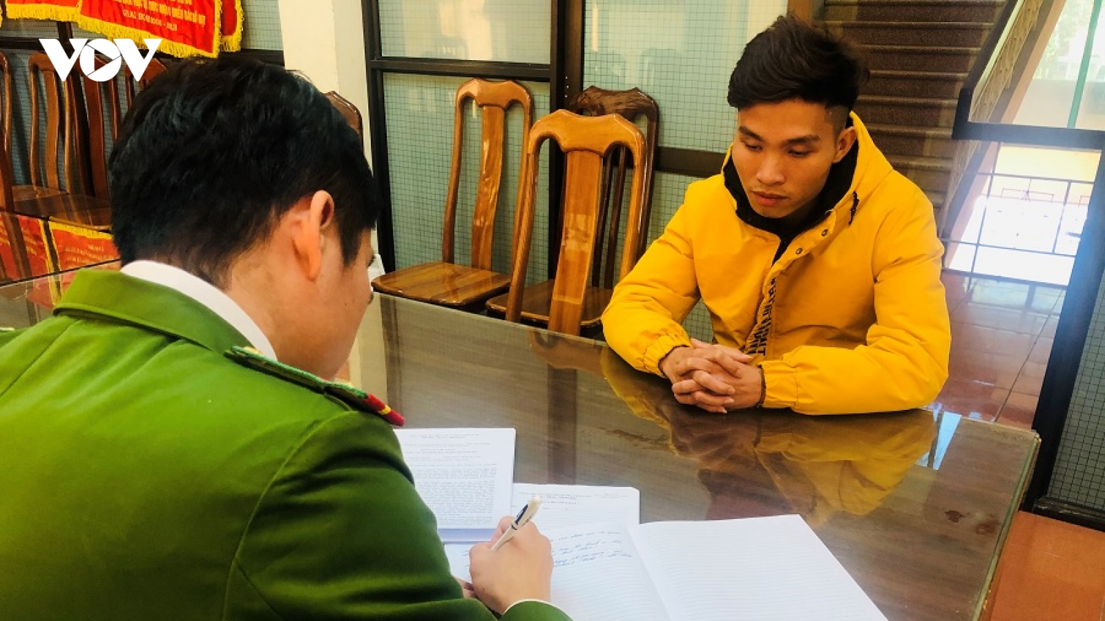 Chiếm đoạt cả trăm triệu đồng với chiêu lừa đổi ngoại tệ