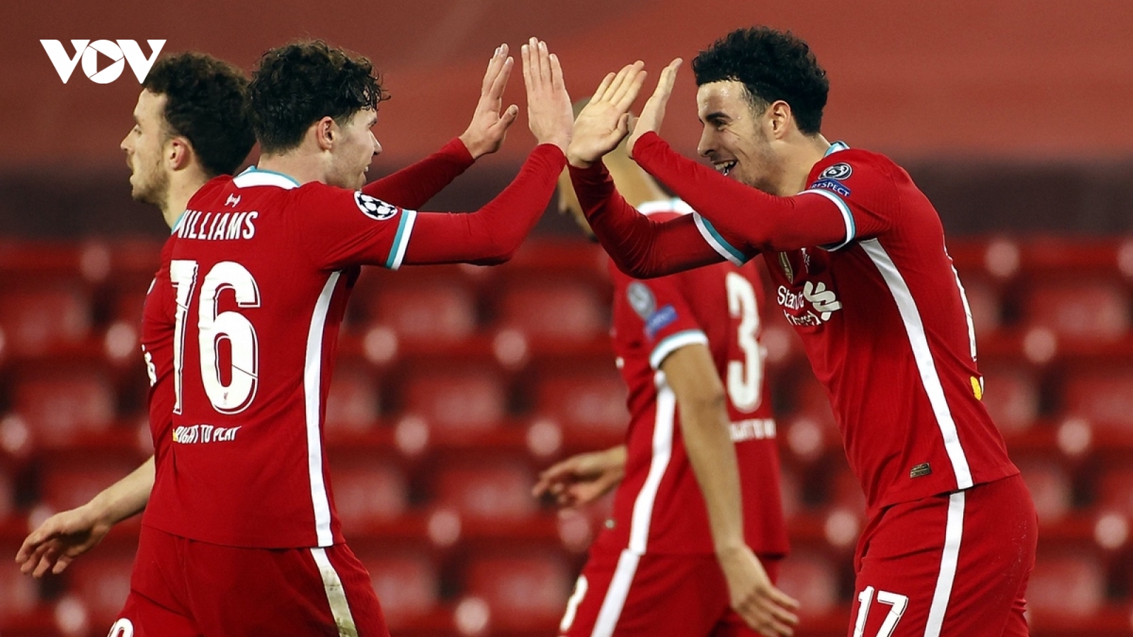 Champions League: Liverpool vượt qua vòng bảng, Real Madrid "lâm nguy"