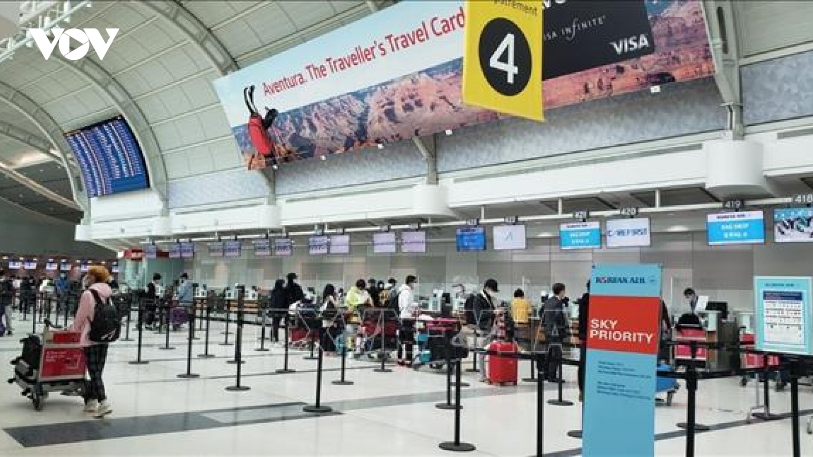 Gần 360 công dân Việt Nam từ Canada được đưa về nước an toàn.