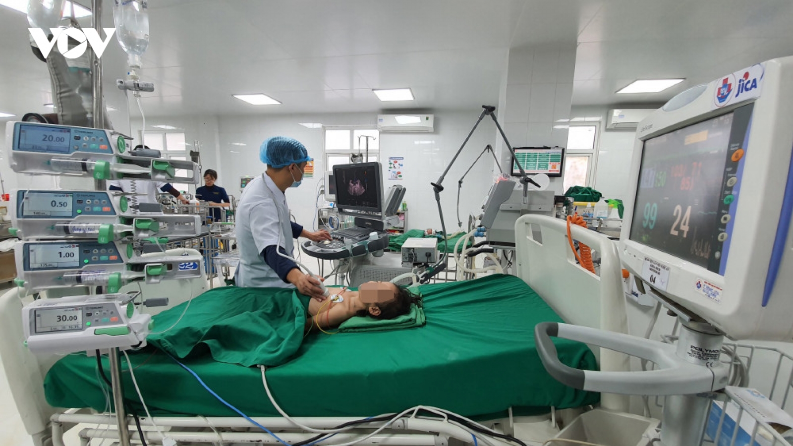 Bé gái 3 tuổi hôn mê vì uống nhầm thuốc diệt chuột