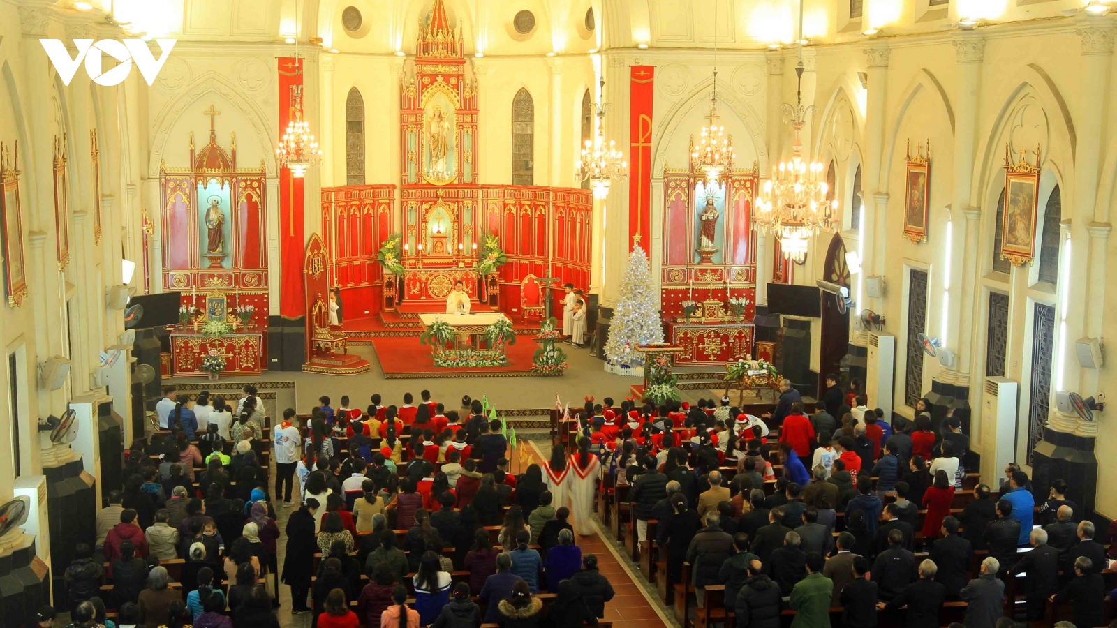 Đồng bào Công giáo tại một số tỉnh, thành đón Giáng sinh tươi vui, ấm áp