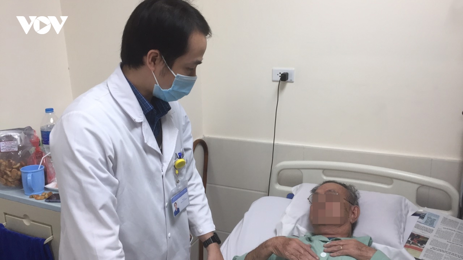 Cụ ông suýt mất chân vì khối máu đông dài 20cm làm tắc động mạch