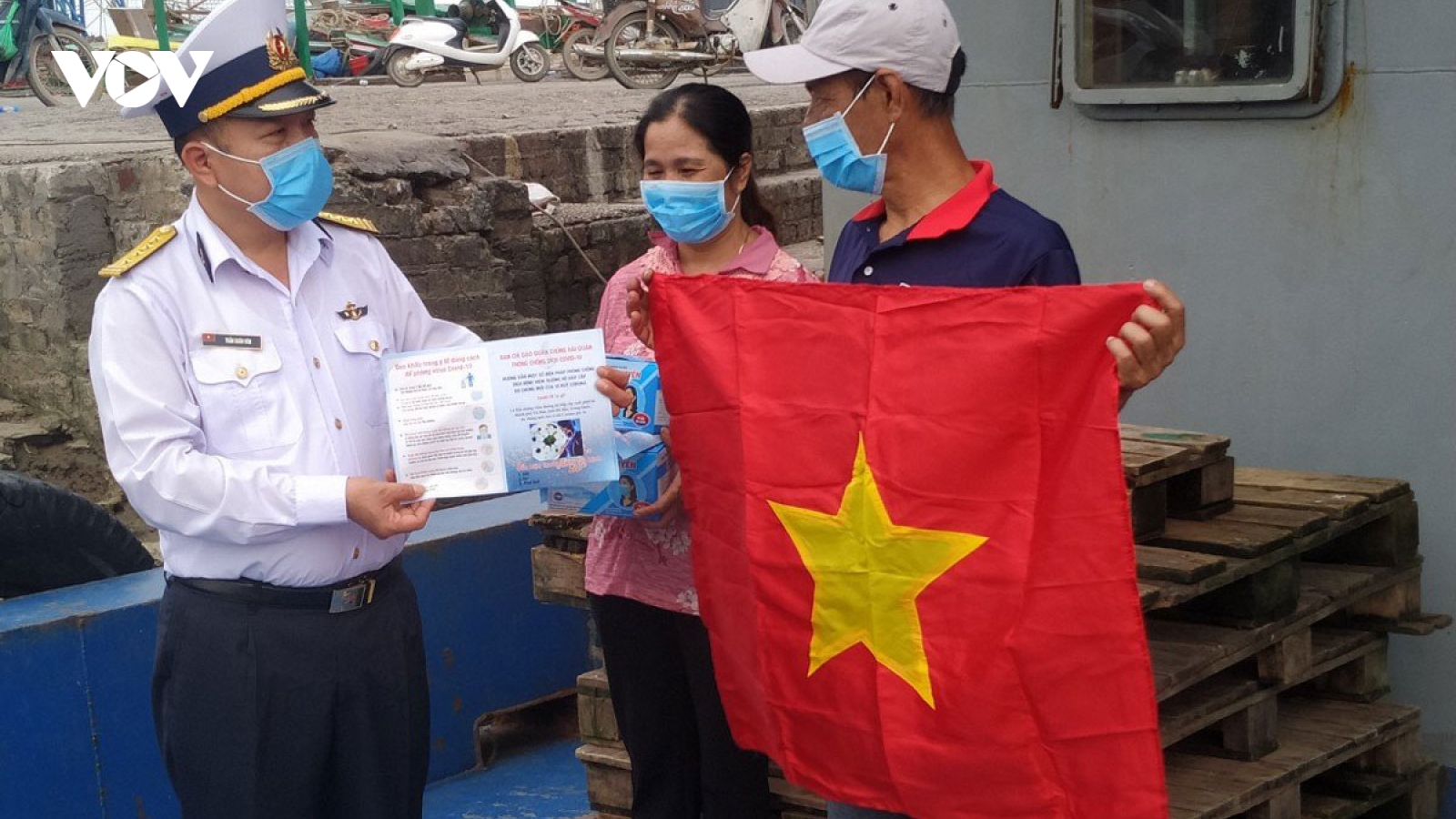 Lính Hải quân, điểm tựa vững chắc cho ngư dân vươn khơi bám biển