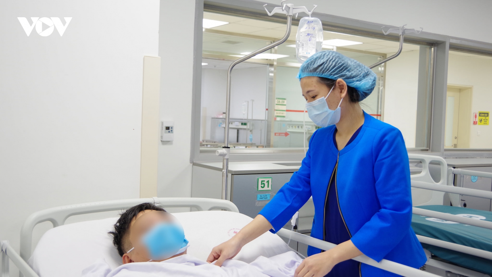 Nghiện thuốc lá hơn 20 năm, 2 người đàn ông phải cấp cứu do nhồi máu não