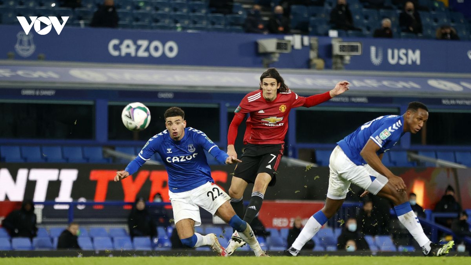 Cavani lập siêu phẩm, MU hạ Everton ở tứ kết Cúp Liên Đoàn Anh