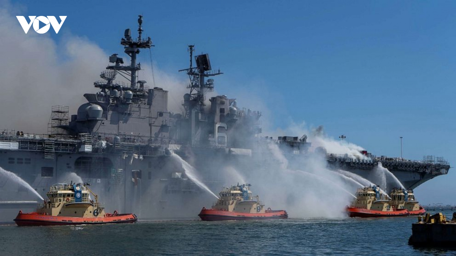 Hải quân Mỹ sẽ loại biên tàu USS Bonhomme Richard sau trận cháy lớn