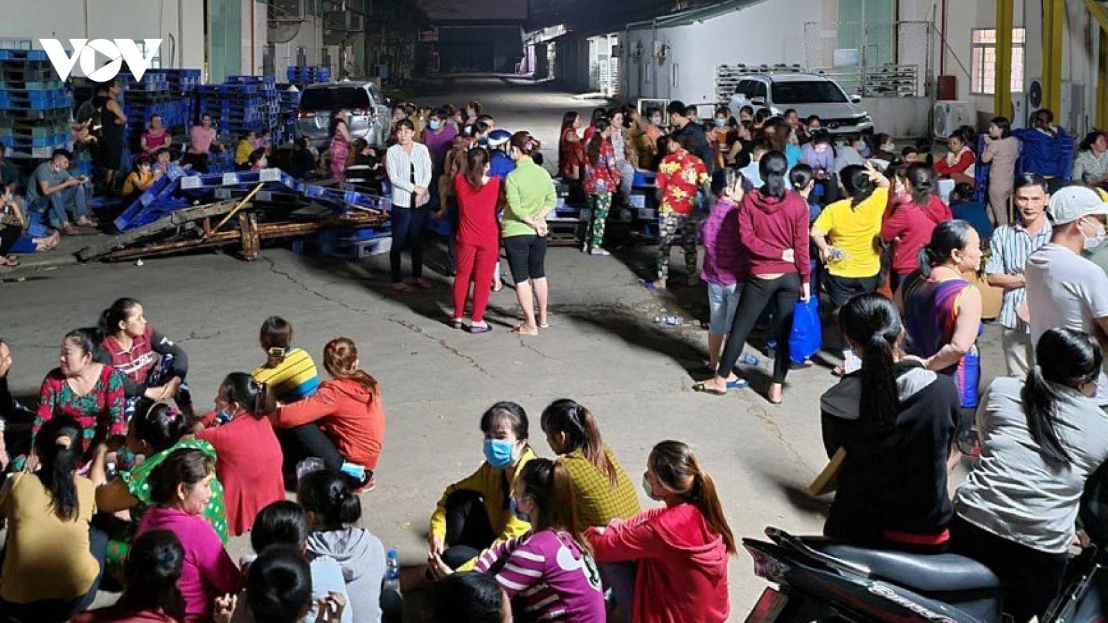 Hàng trăm công nhân Công ty Mỹ Tú ở Bình Dương ngưng việc tập thể 