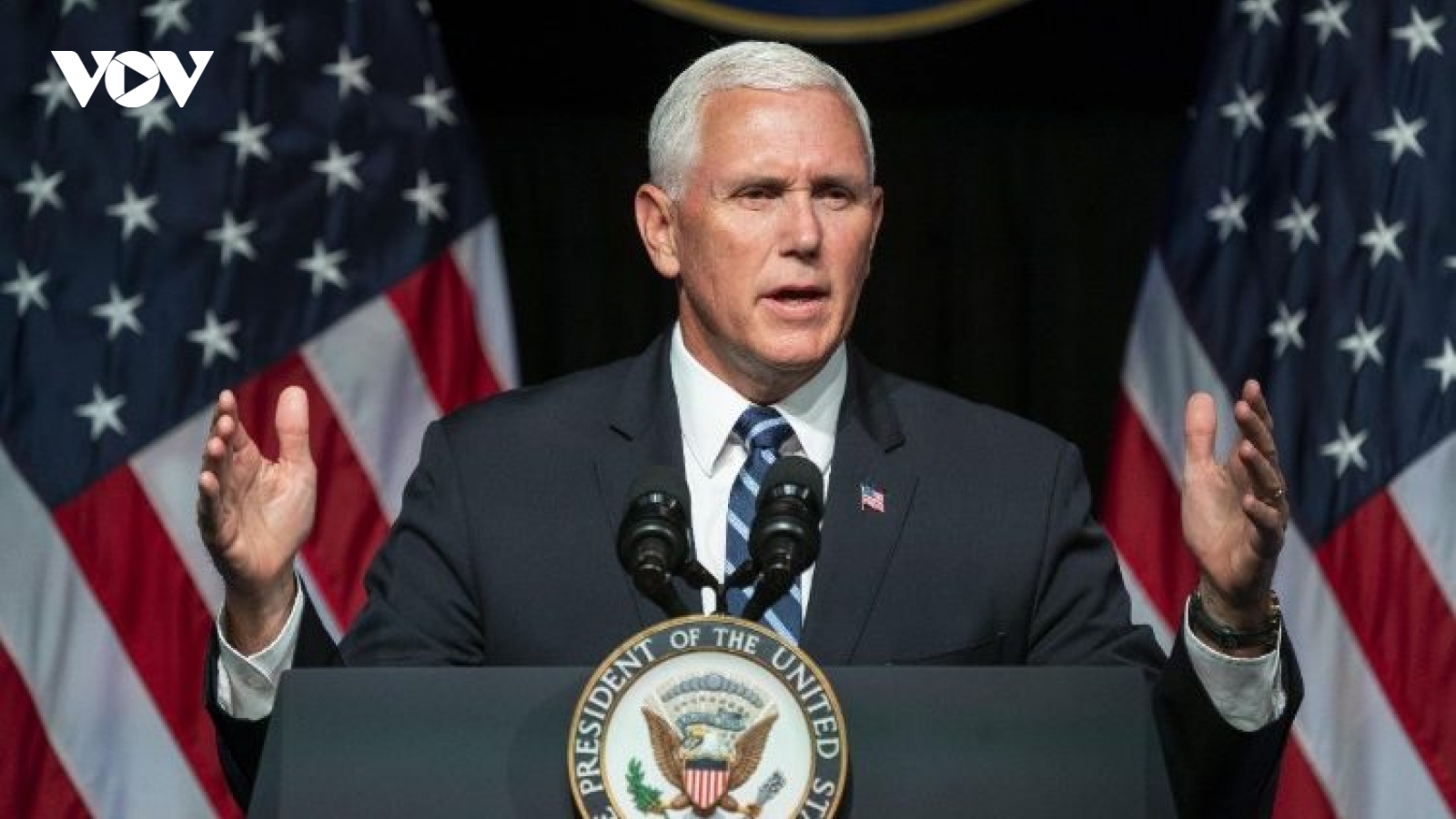 Ông Mike Pence mắc kẹt giữa lòng trung thành với Trump và việc bị coi là “kẻ phản bội”