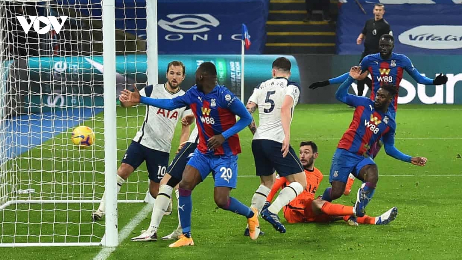 Kane ghi bàn như truyện Tsubasa, Tottenham vẫn ôm hận trước Crystal Palace