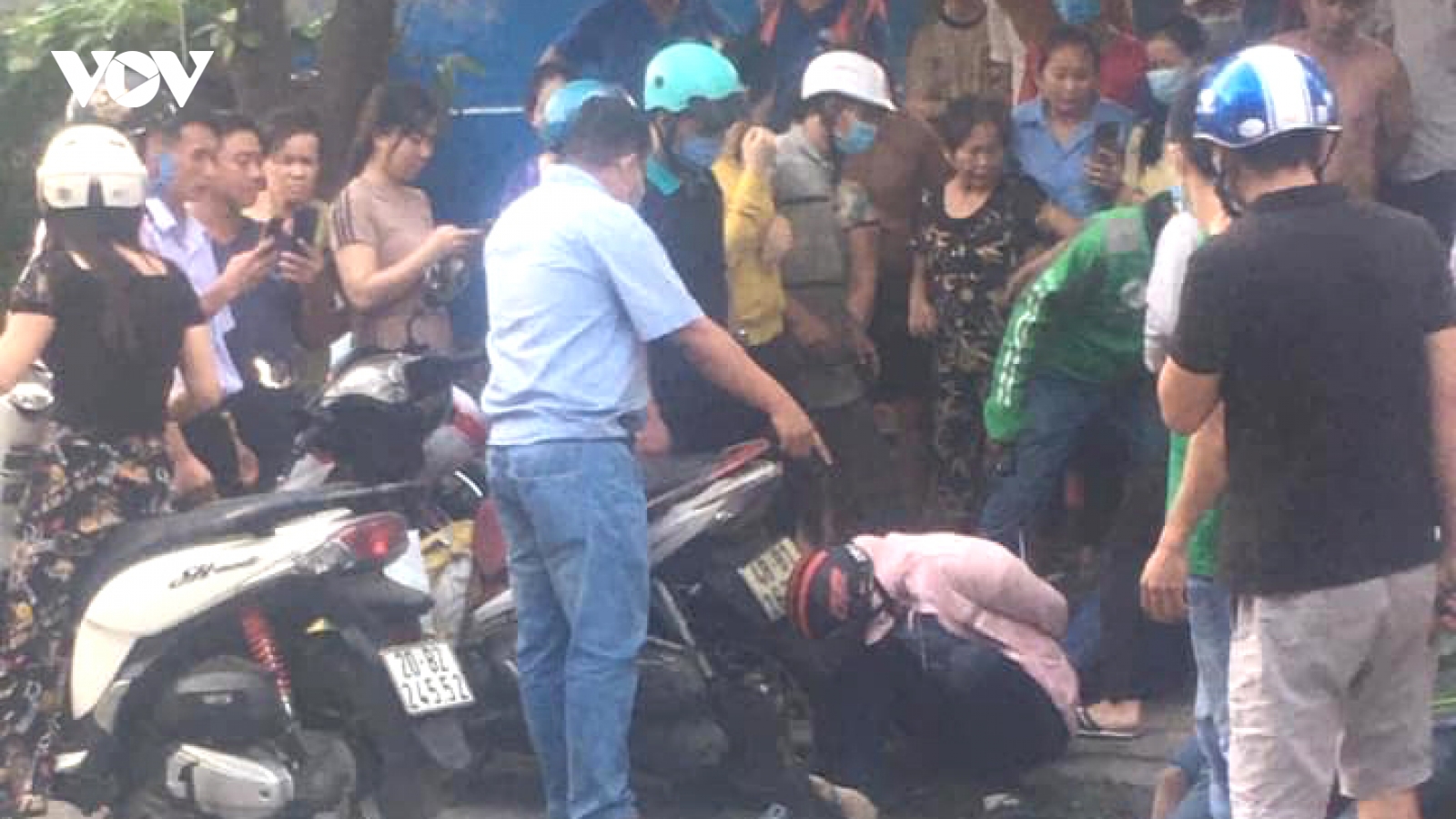 Bắt nhóm chuyên dàn cảnh móc túi công nhân ở Bình Dương