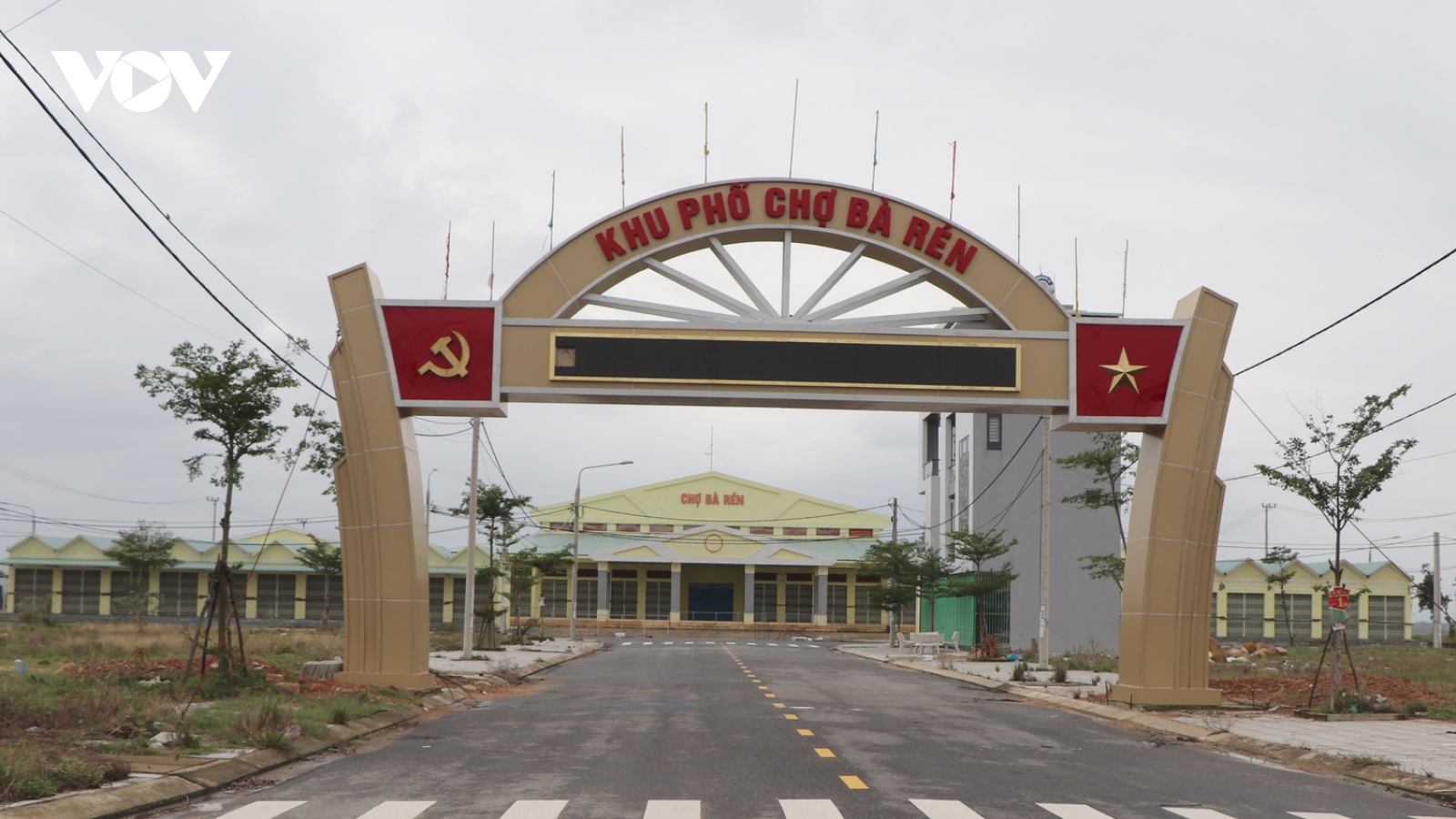 Đại biểu HĐND bức xúc khi chợ mới đầu tư gần 63 tỷ đồng bỏ hoang