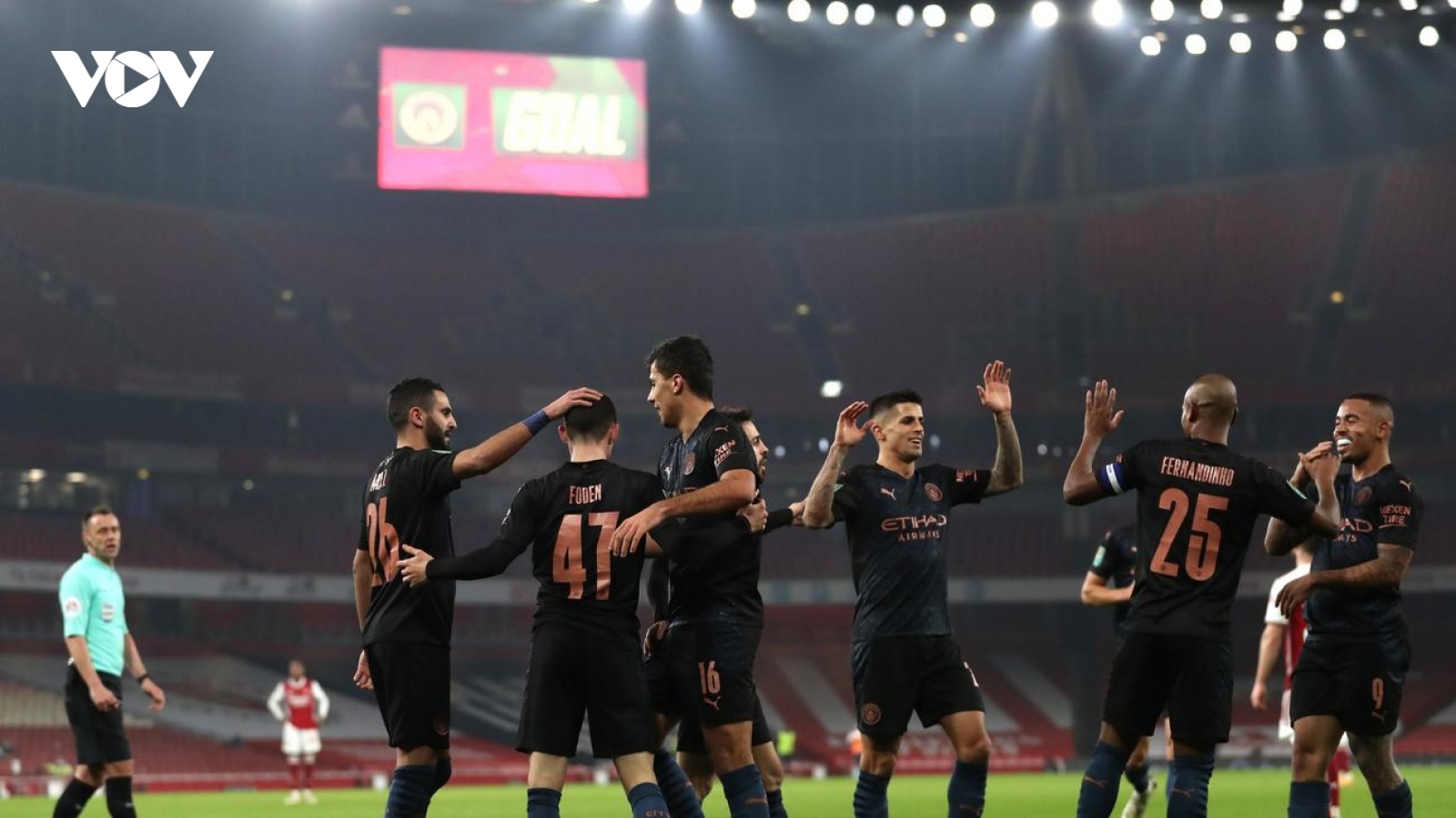 Thắng dễ Arsenal, Man City tiến vào bán kết Cúp Liên Đoàn Anh