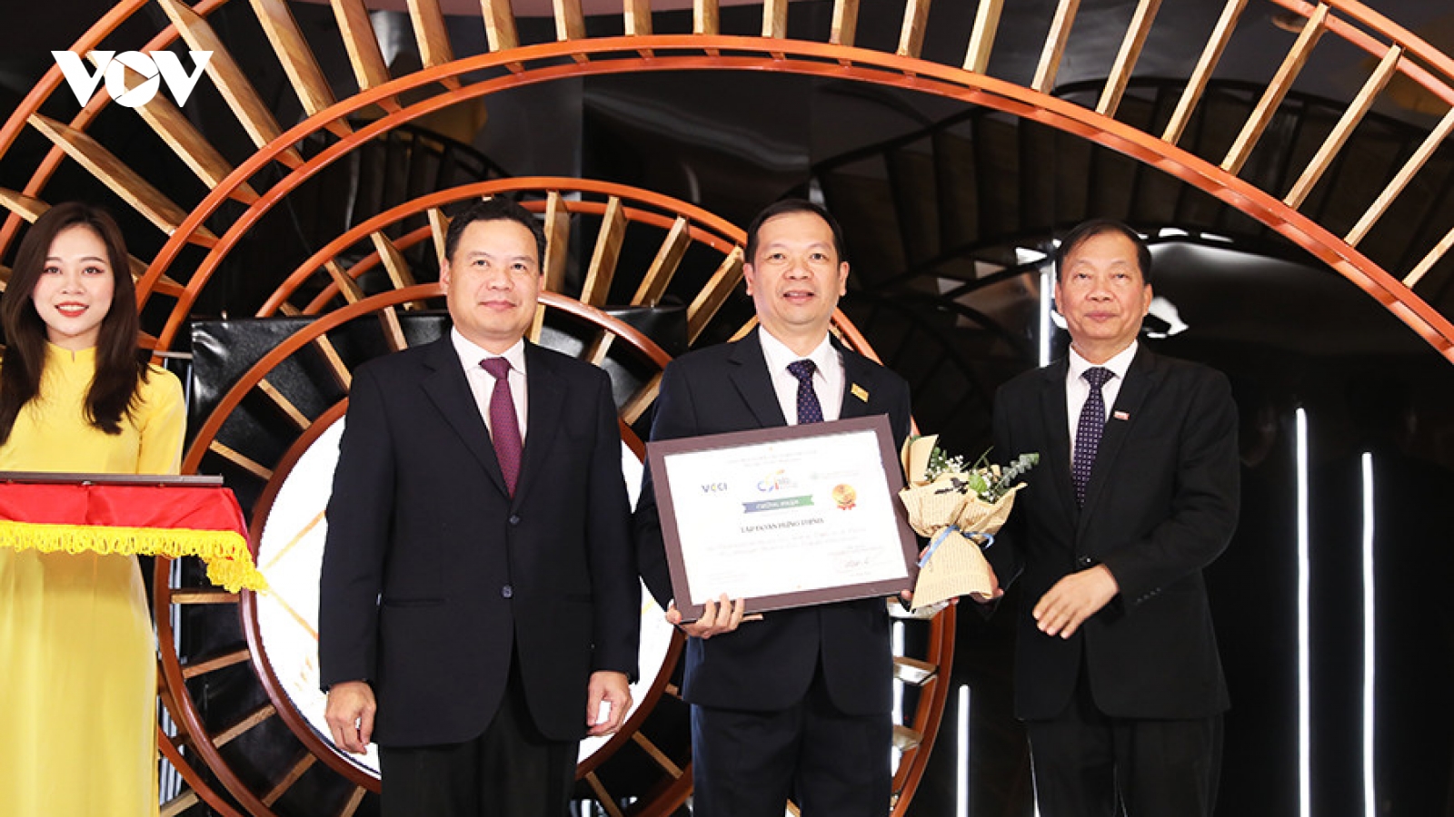 Tập đoàn Hưng Thịnh “lọt” Top 10 doanh nghiệp bền vững tại Việt Nam 2020