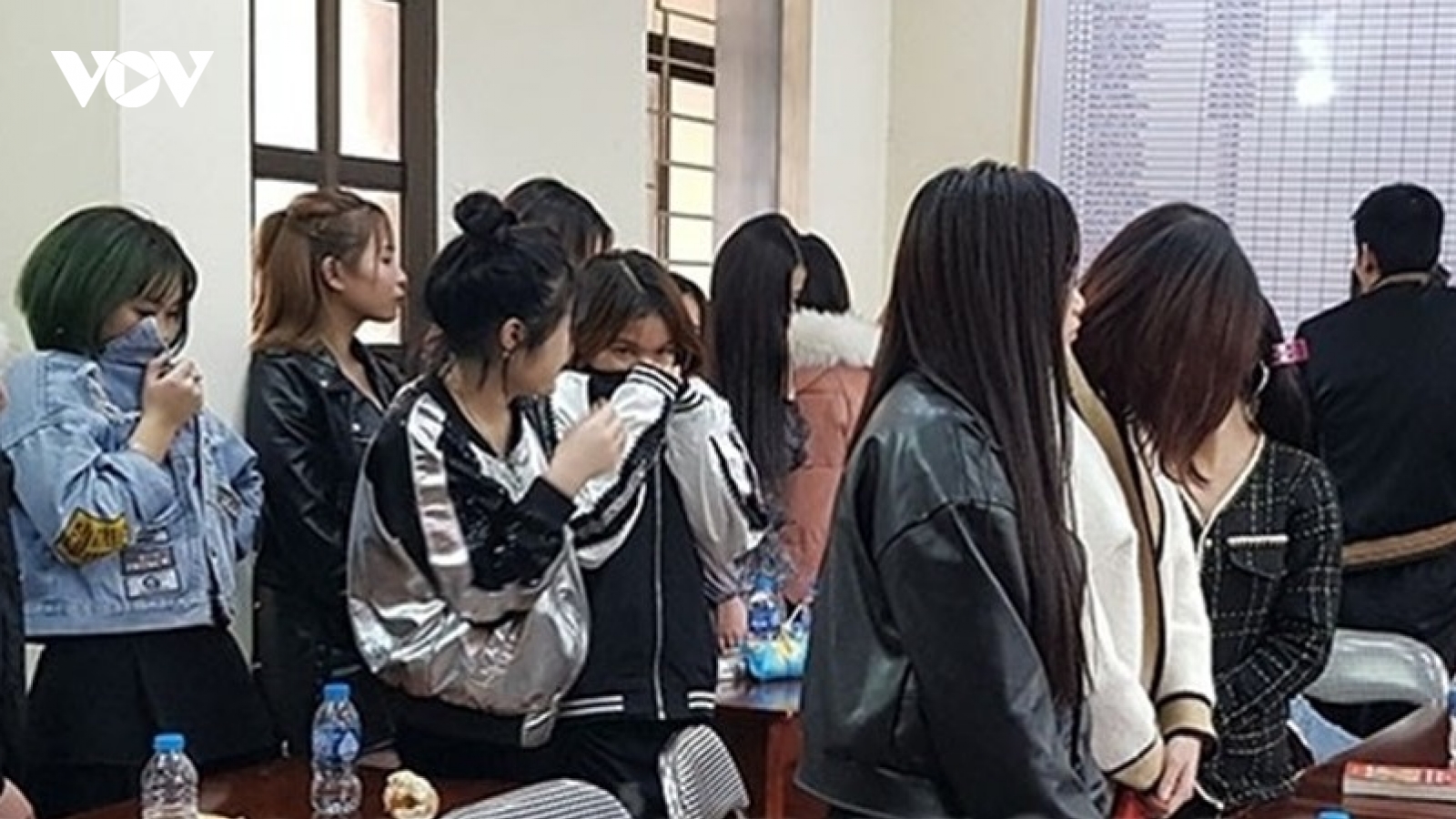 42 nam, nữ dương tính ma túy trong quán karaoke ở Hải Dương