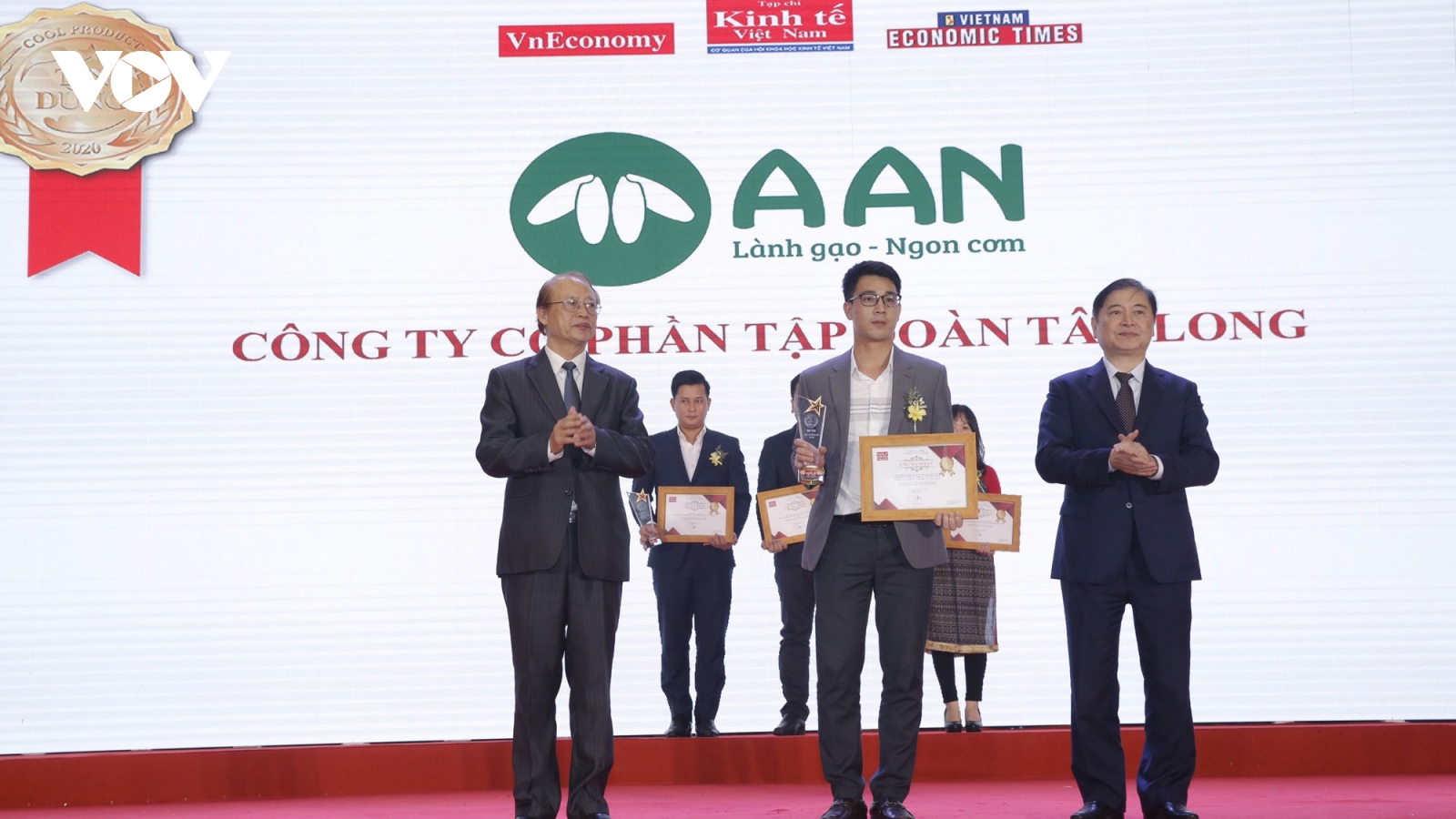 Vinh danh 100 sản phẩm, dịch vụ tin dùng năm 2020