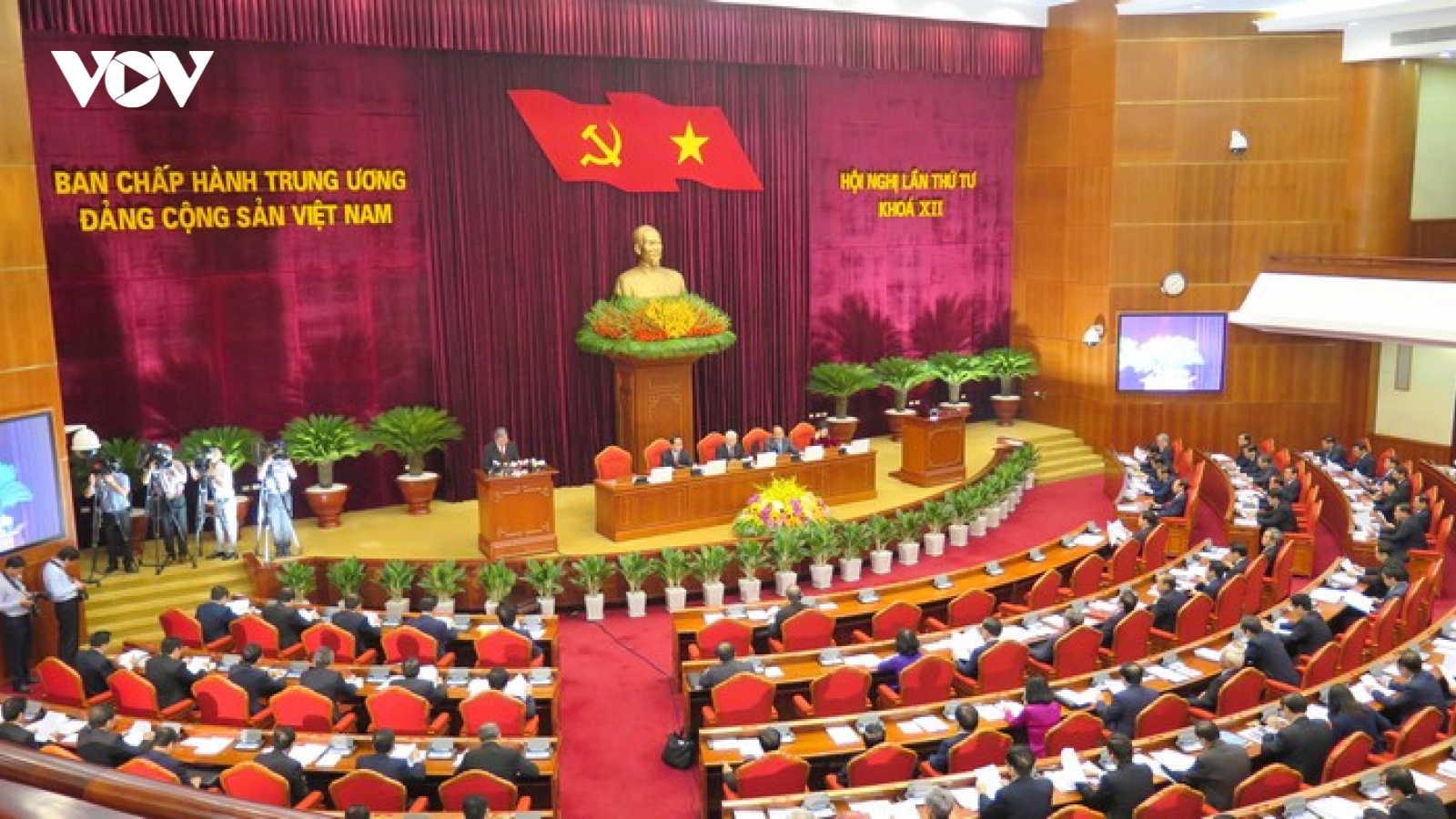 Nhiệm kỳ khóa XII: Không ai được phép đứng trên, đứng ngoài tổ chức Đảng