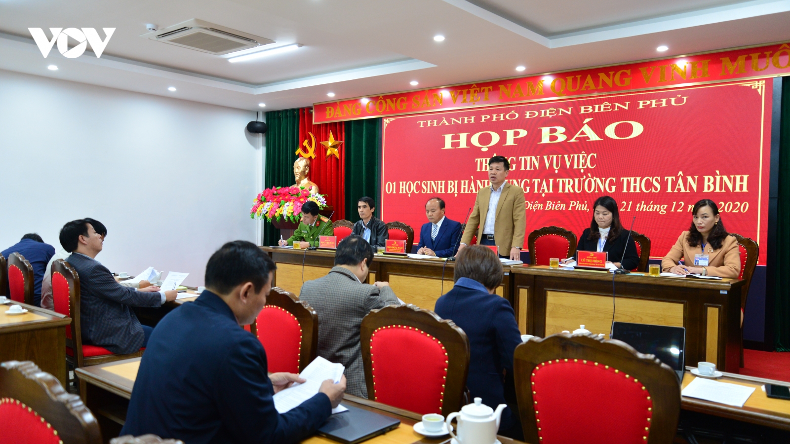 Vụ học sinh Điện Biên bị hành hung: Khởi tố phụ huynh, tạm đình chỉ hiệu trưởng