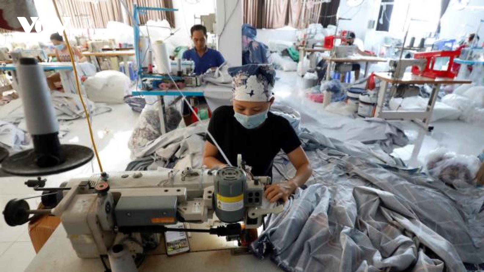Kinh tế Việt Nam hồi phục mạnh nhất Đông Nam Á trong năm 2021