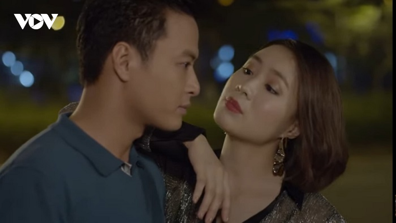 "Hướng dương ngược nắng" tập 8: Kiên úp mở sẽ làm Châu thất vọng