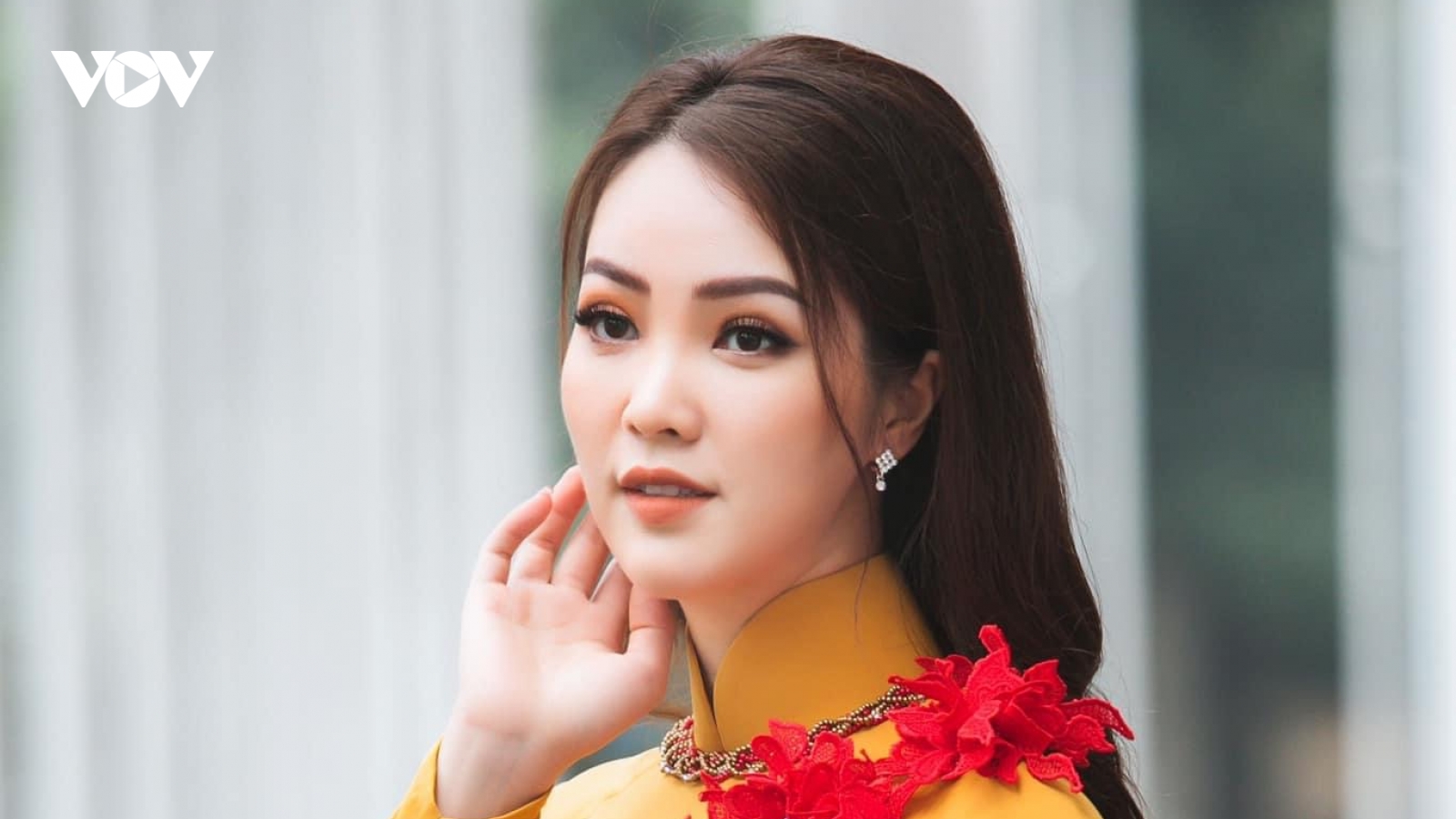 Á hậu Thụy Vân, BTV Thu Hương "mê" áo dài của NTK Vũ Thu Trang