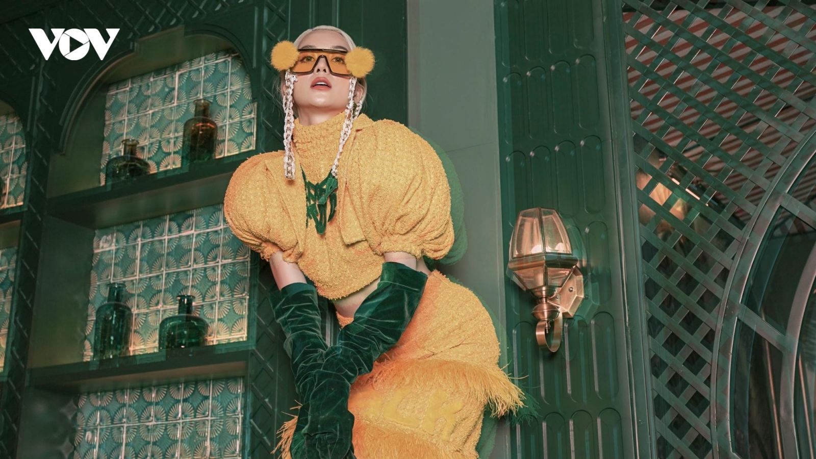 Thiều Bảo Trang hóa “yêu nữ hàng hiệu”, tung MV ca khúc bắt tai cho mùa cuối năm
