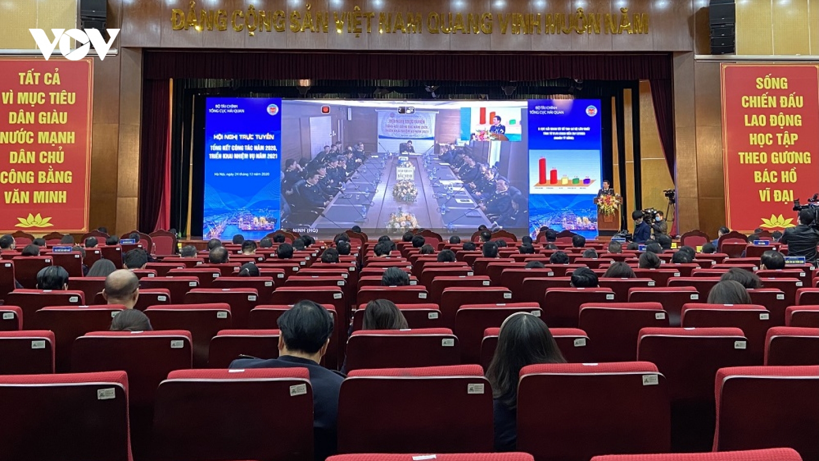 Ngành Hải quan thu ngân sách đạt 315.000 tỷ đồng, triệt phá 14.100 vụ vi phạm