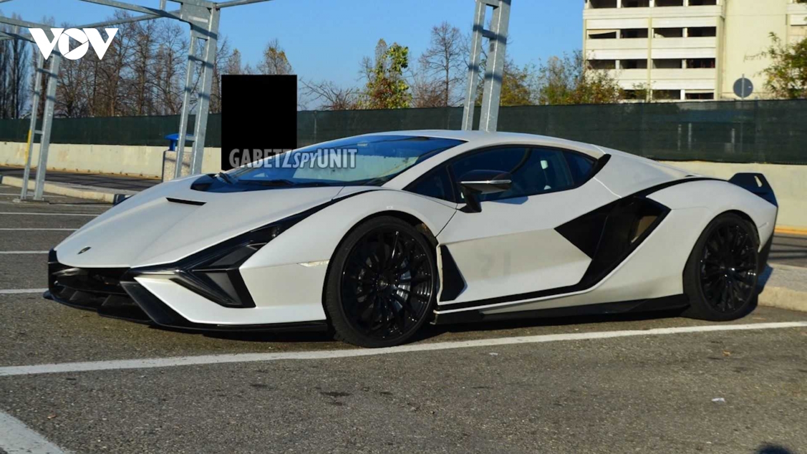 Lamborghini Sián FKP 37 xuất hiện như đĩa bay trên phố