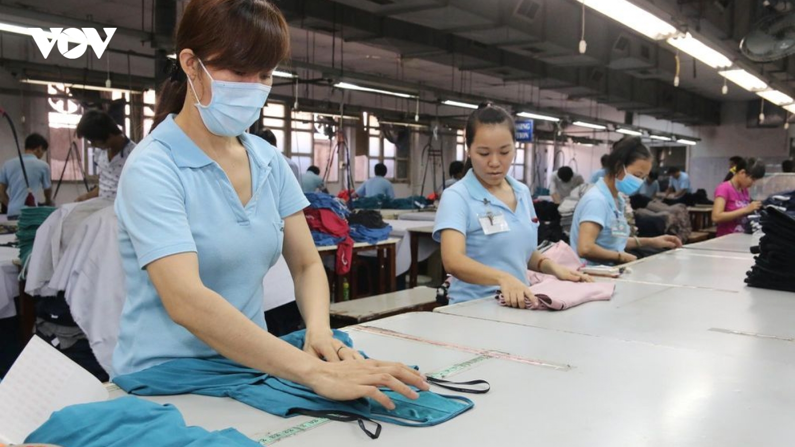 Từ 1/2/2021, lao động nữ không nghỉ ngày "đèn đỏ" sẽ được thêm tiền lương