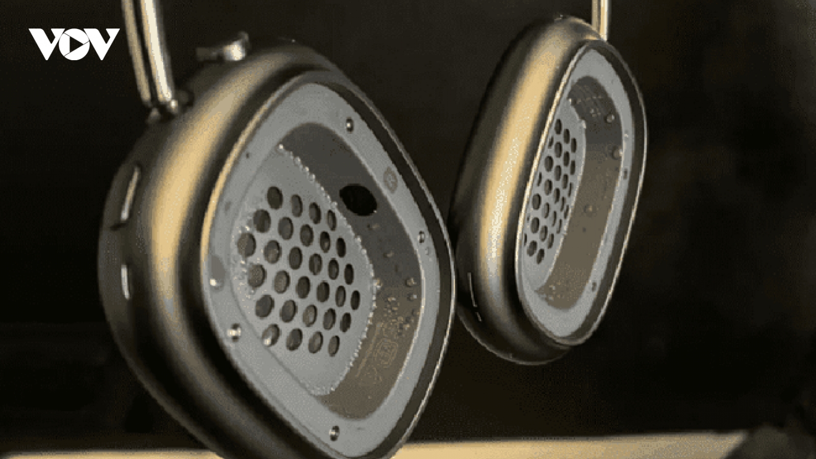 AirPods Max gặp sự cố ngưng tụ hơi nước trong cốc tai