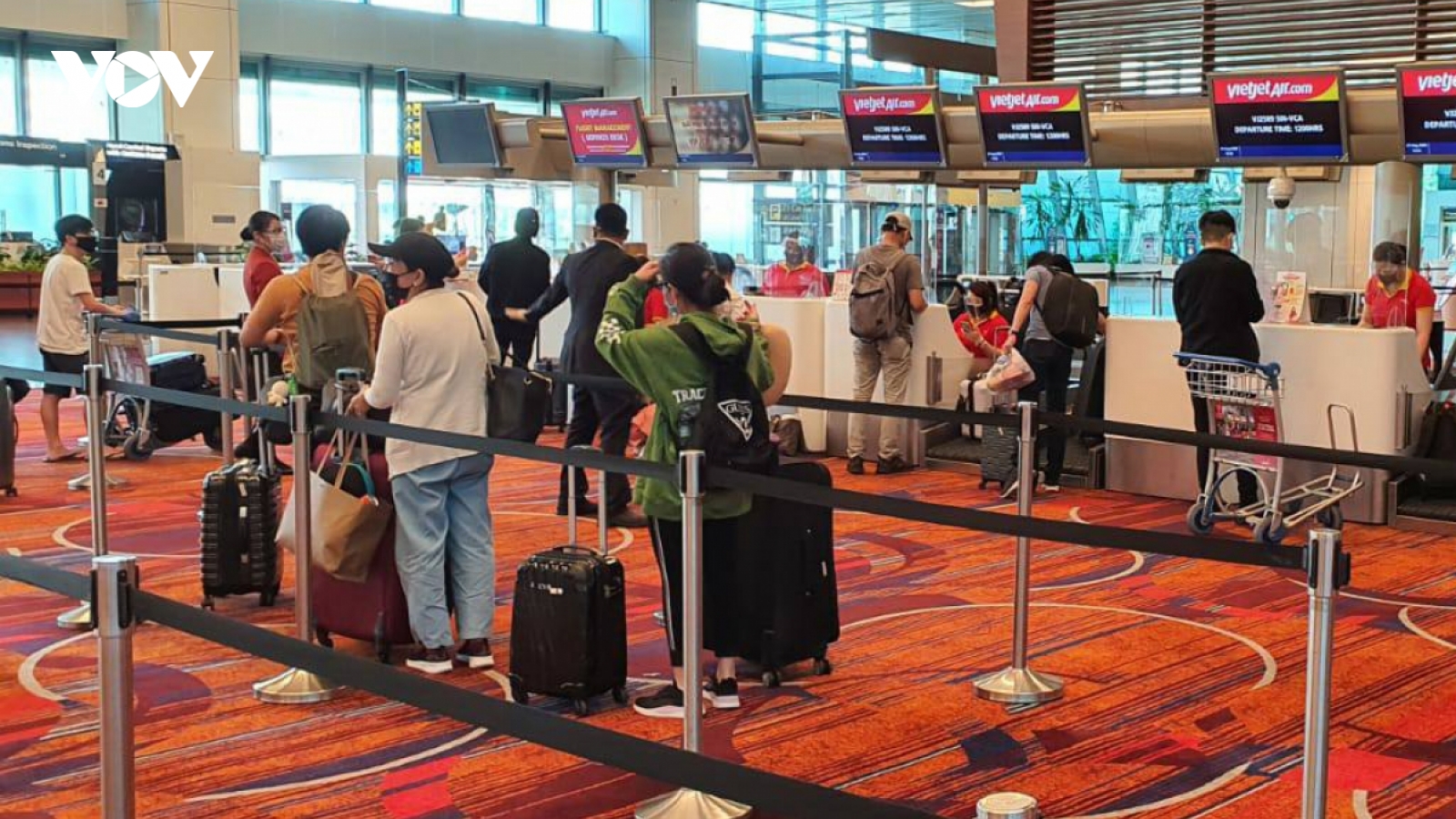 2 chuyến bay đưa 240 người Việt Nam từ Singapore về nước hạ cánh ở Cần Thơ