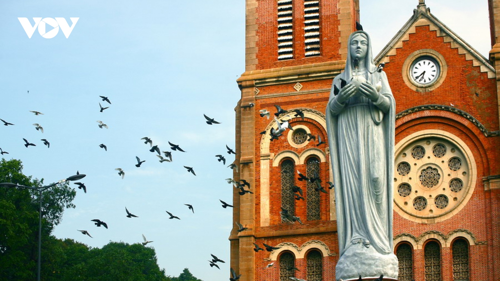 Chiêm ngưỡng tuyệt tác Nhà thờ Đức Bà Sài Gòn 