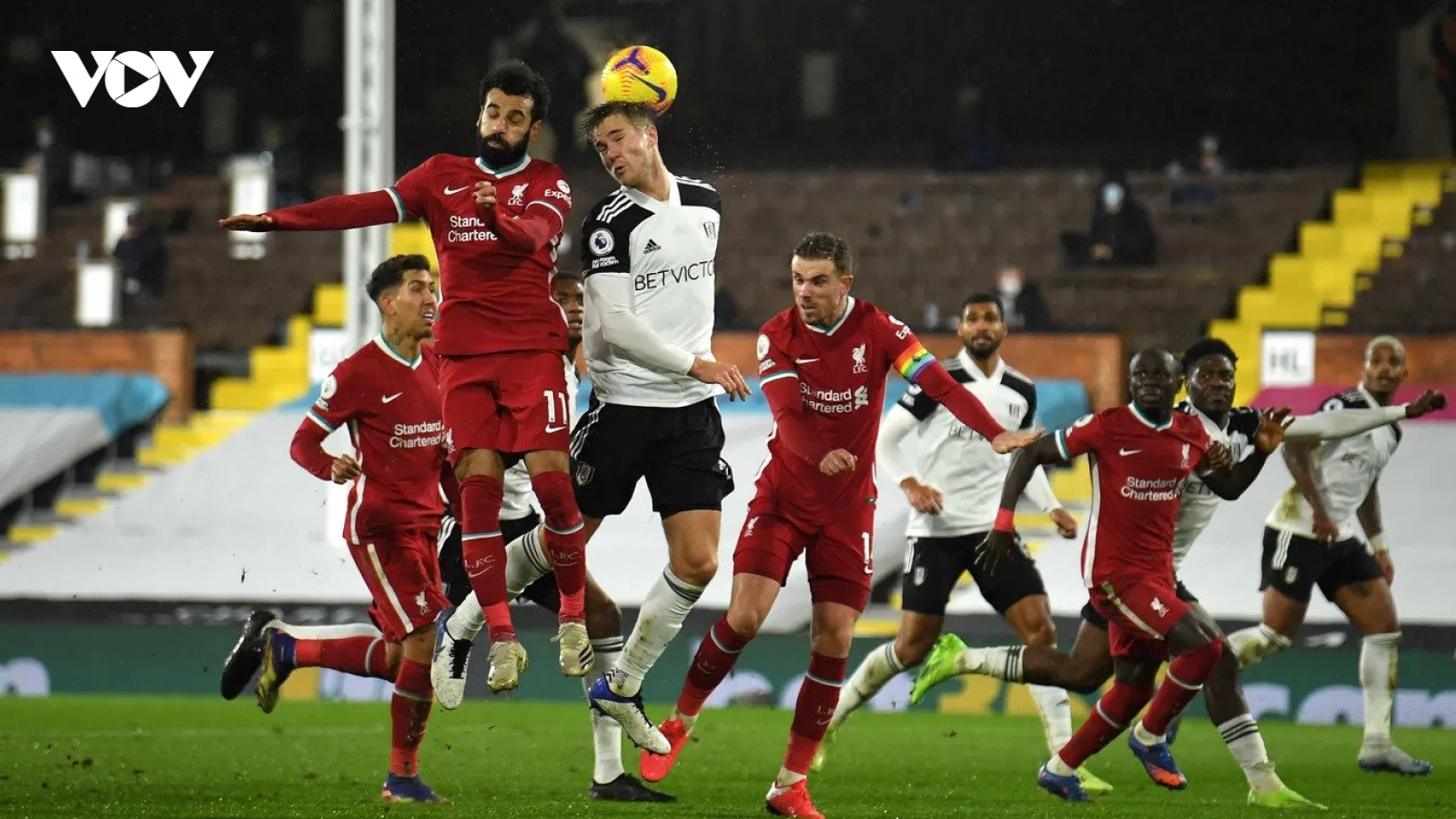 Chia điểm với Fulham, Liverpool bỏ lỡ cơ hội lên đầu bảng Ngoại hạng Anh