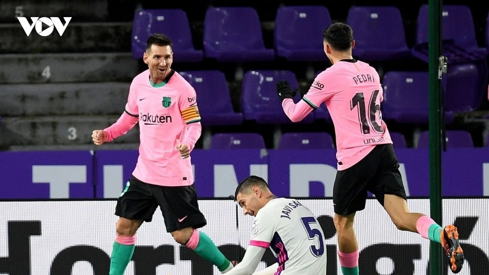 Messi tỏa sáng rực rỡ, Barca thắng dễ Valladolid