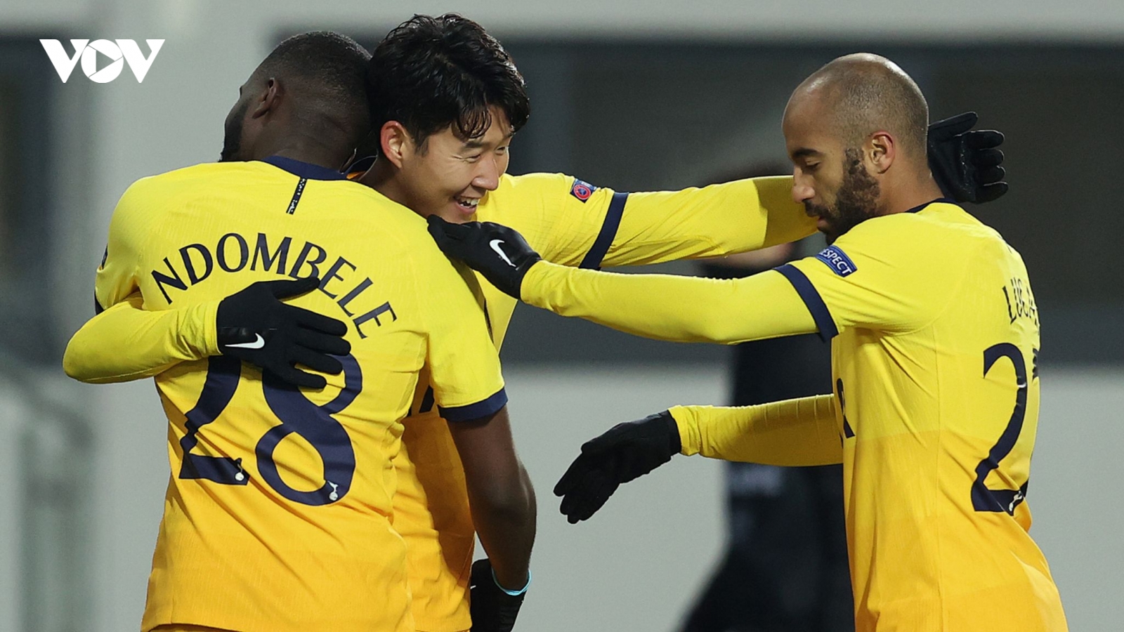 Europa League: Tottenham, AC Milan vượt qua vòng bảng