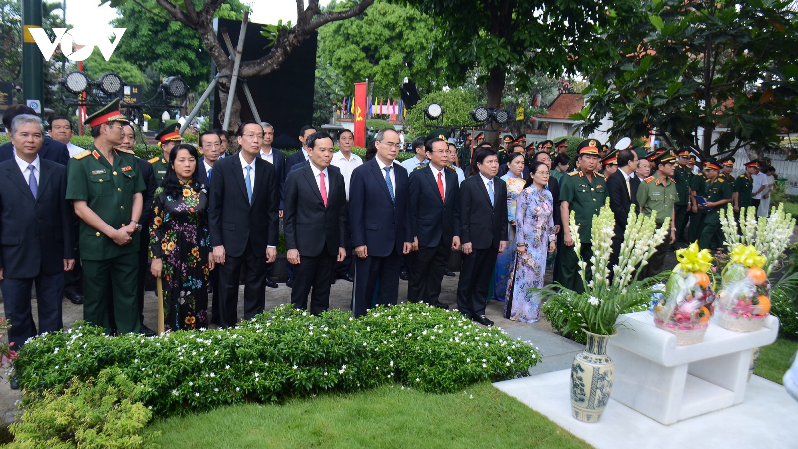 Lãnh đạo TPHCM dâng hương tưởng nhớ Chủ tịch nước, Đại tướng Lê Đức Anh