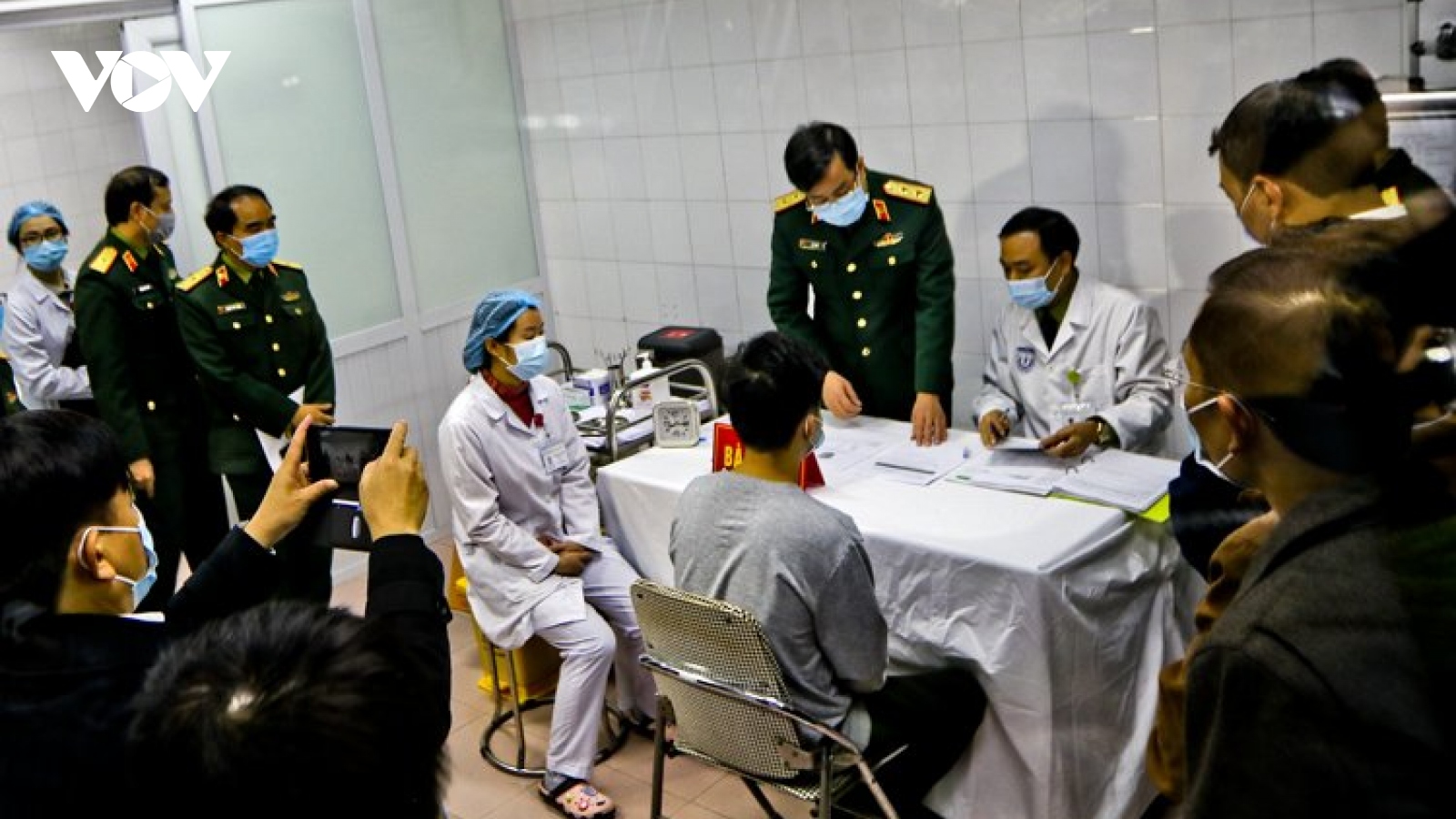 Thêm 3 người được tiêm vaccine Covid-19 của Việt Nam liều 50mcg