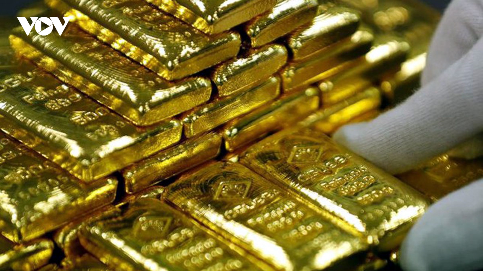 Giá vàng tăng mạnh trở lại khi số ca mắc Covid-19 gia tăng