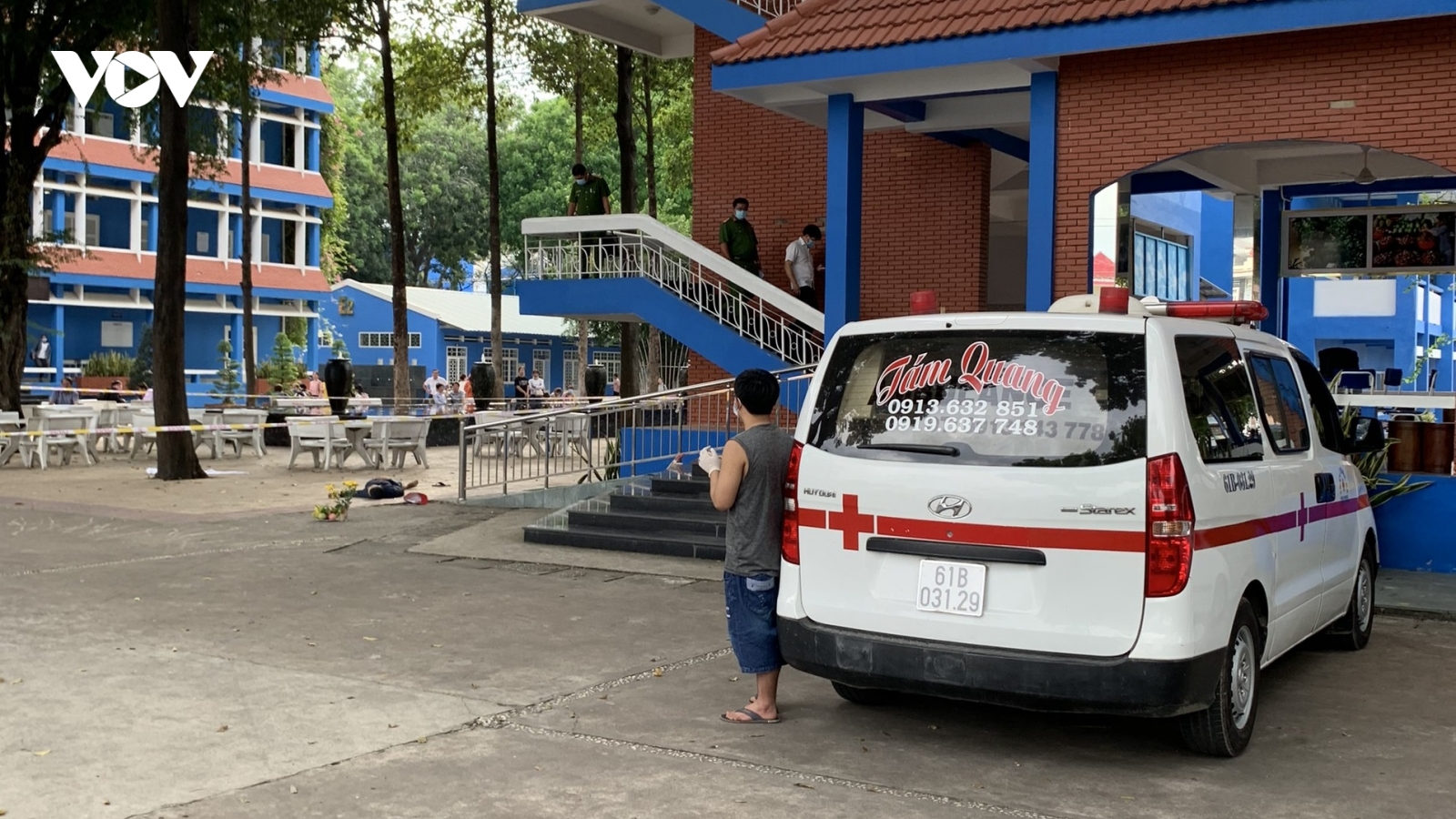 Rơi từ lầu 4 của trường đại học ở Bình Dương, một nam thanh niên tử vong